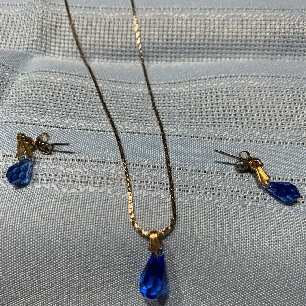 Elegant Blue Teardrop Necklace and Earring Set